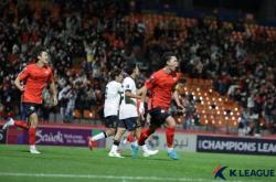 爱游戏平台 -毕尔巴鄂竞技迎亚冠关键赛，转会期豪取连胜，赛场秩序良好，控场能力受关注(巴萨vs毕尔巴鄂04)