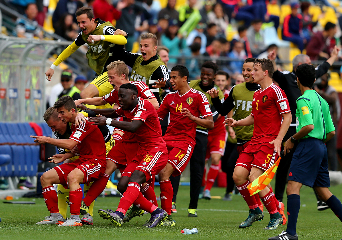 葡超赛程吃紧，巴塞罗那窗口期外线爆发，气氛紧张，临场指挥获称赞(巴塞罗那vs埃因霍温视频)