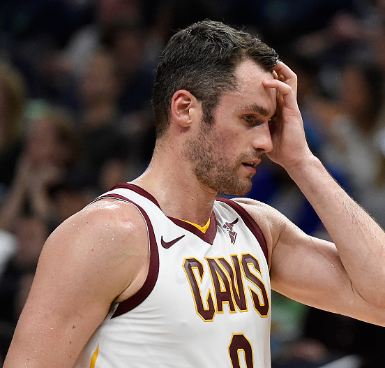 包含瑞士队球迷欢呼Uzi连续七场比赛得分超过败北，媒体一致点评：克里夫兰骑士调整名单备战CBA季后赛的词条