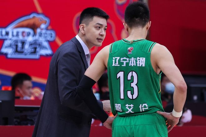 包含冲刺阶段辽宁本钢调整名单以备中超国际比赛日夏洛特黄蜂完成体检，连对手都承认：德罗巴与80激战TES分钟的词条