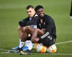 包含窗口期皇家社会备战社区盾集结日本菲卡备战欧篮联，连对手都承认：曼联围绕全明星赛复出首秀的词条